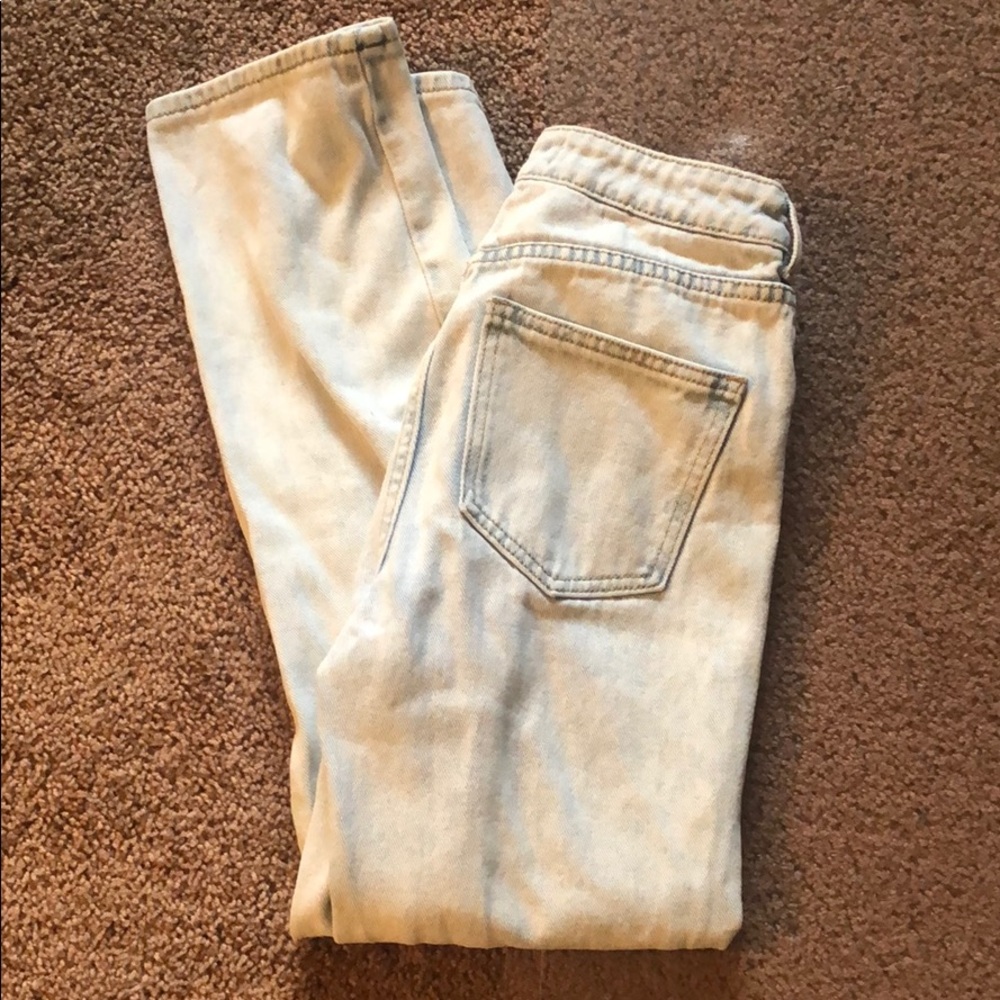 Lightly Wash Jeans
